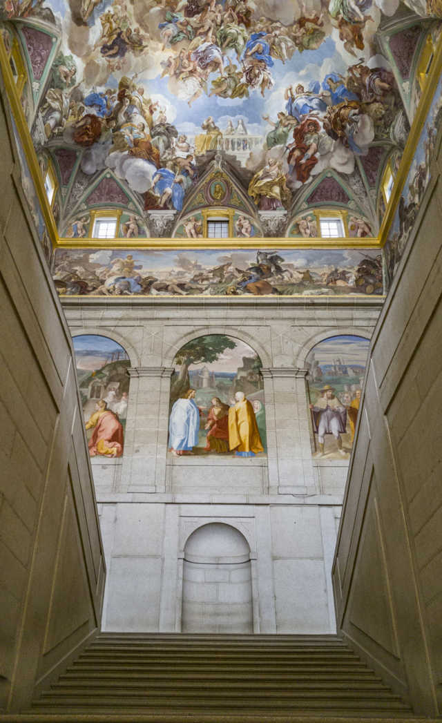 82 - Comunidad de Madrid - San Lorenzo del Escorial - Monasterio de San Lorenzo del Escorial - escalera principal